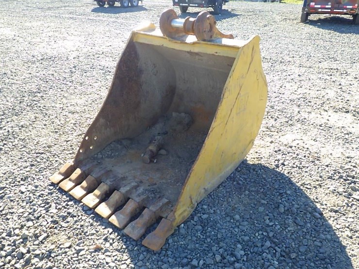 cat-excavator-bucket-42"/attachment-image-1