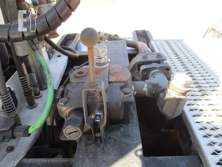 2014-peterbilt-367-image-18