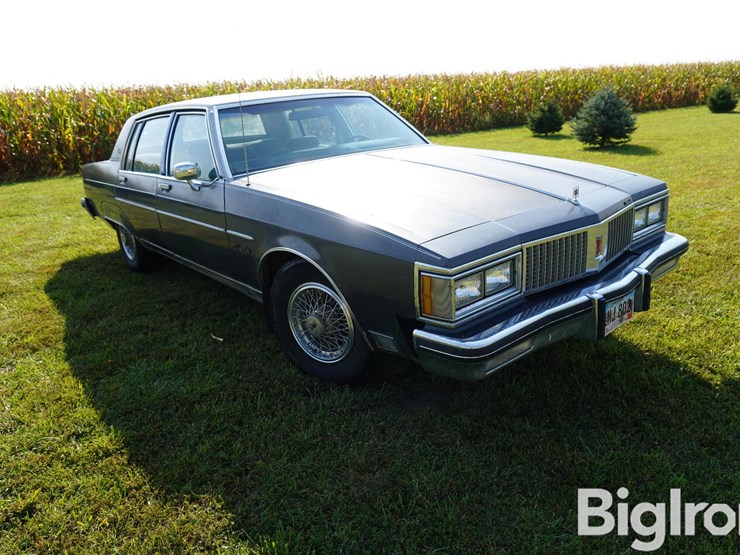 1982-oldsmobile-ninety-eight-4-door-sedan-image-3