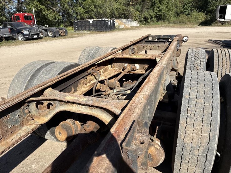 #1815-•-1985-international-1954-cab-chassis-truck-image-25