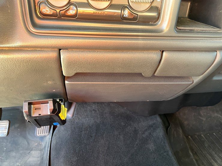 2002-chevrolet-silverado-2500hd-image-76