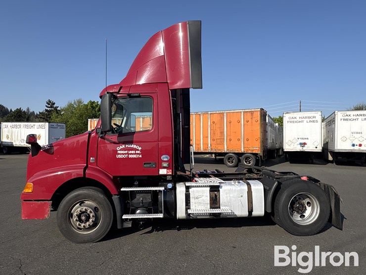 2016-volvo-vnm42t-truck-tractor-image-8