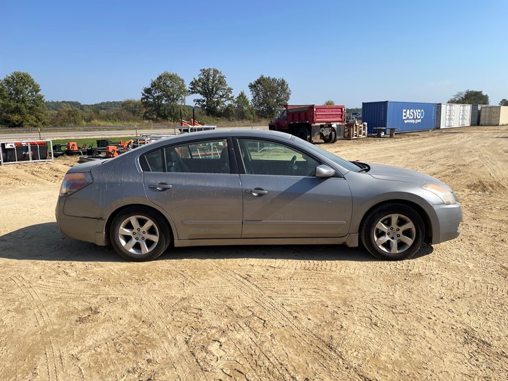 #108-•-2009-nissan-altima-(has-wi-title)-image-4