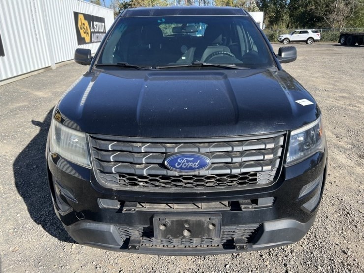 2017-ford-explorer-image-8