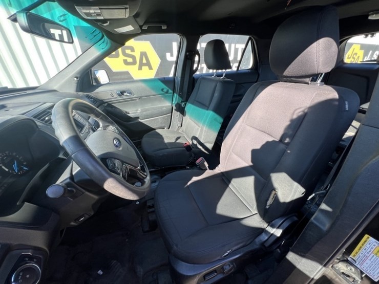 2017-ford-explorer-image-24