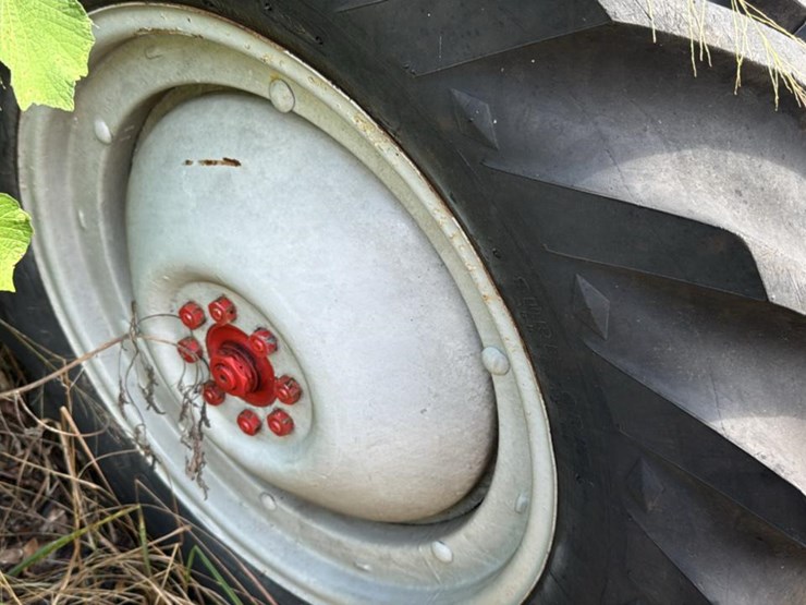 #110-•-1952-ford-8n-tractor-image-15
