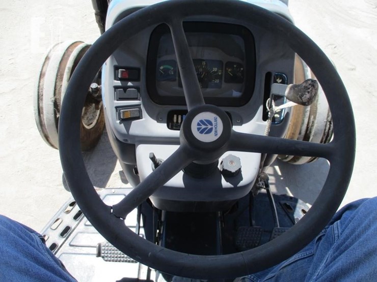 2005-new-holland-tn70-image-11