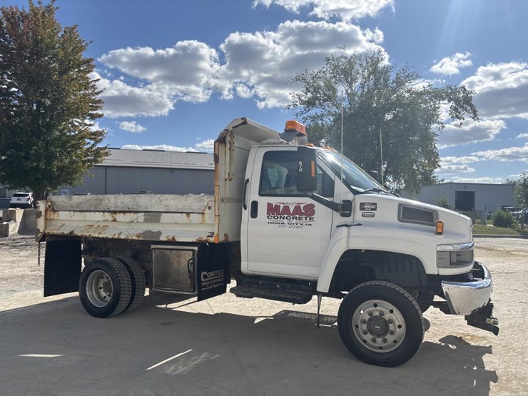 #5081-•-2005-gmc-c4500-4x4-single-axle-dump-truck-image-4