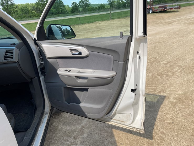 2012-chevrolet-traverse-ls-image-36