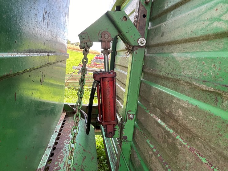 john-deere-200-image-12