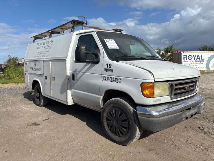 2005-ford-e250-image-2