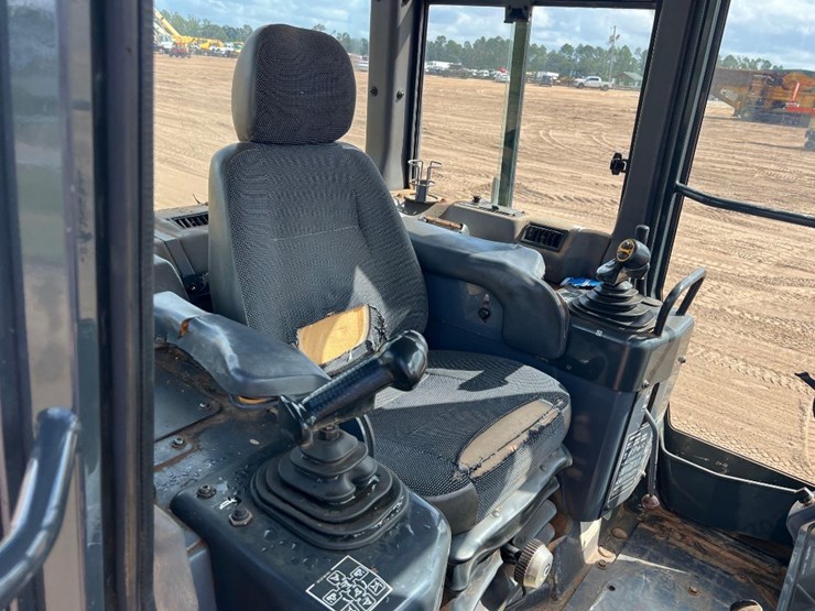 2005-komatsu-d39px-21-image-27