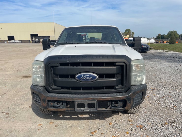2011-ford-f250-xl-image-2