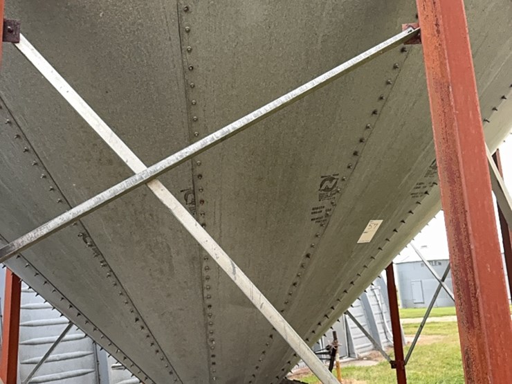 stormor-hopper-bin,-2100-bu.,-good-shape-image-6