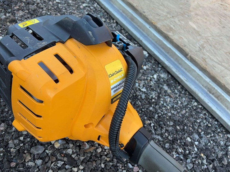cub-cadet-combo-unit-with-weed-whip-head-image-2