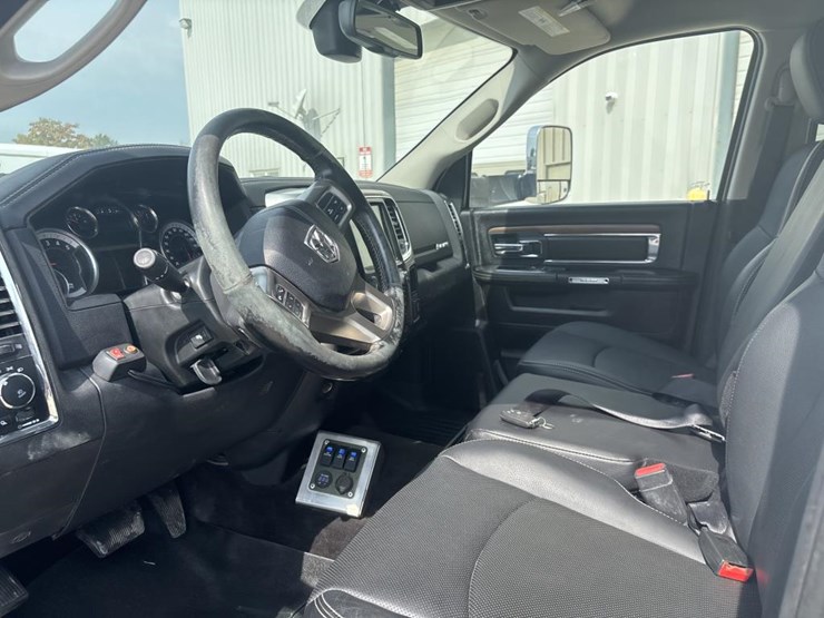 2017-dodge-ram-3500-image-34