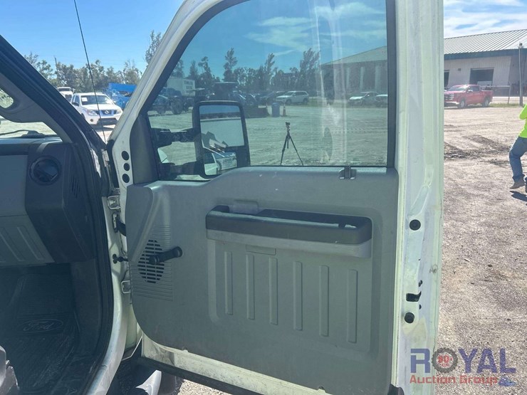 2015-ford-f550-image-8