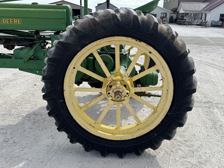 john-deere-b-image-6