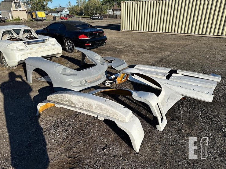 porshce-fiberglass-body-panels-image-1