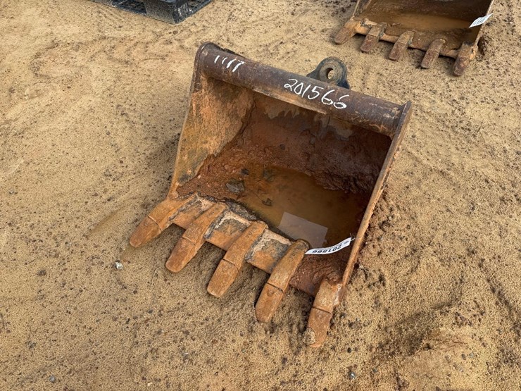 tag-24"-excavator-bucket-image-1