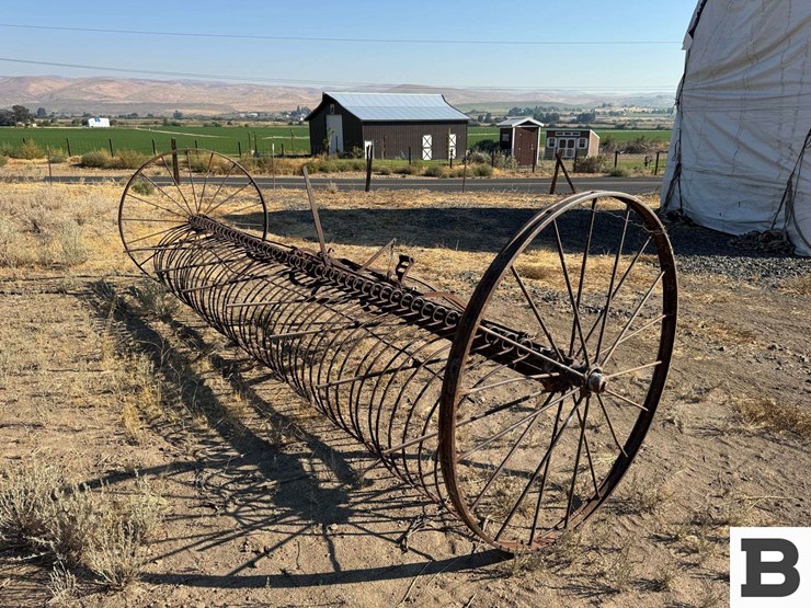 antique-hay-rake-image-4