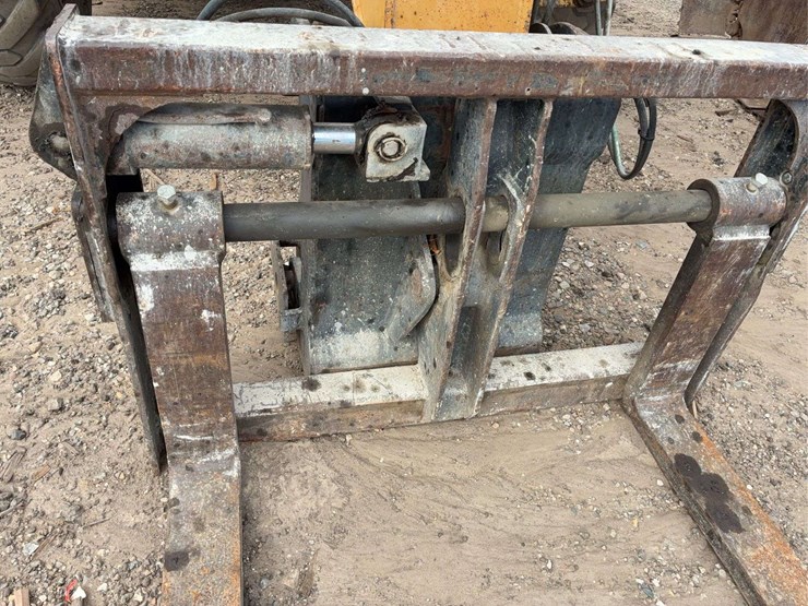 2004-caterpillar-th560b-image-12