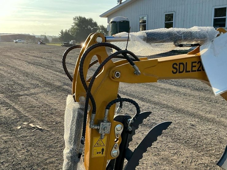 #1602-•-unused-sdle20-mini-excavator-image-13