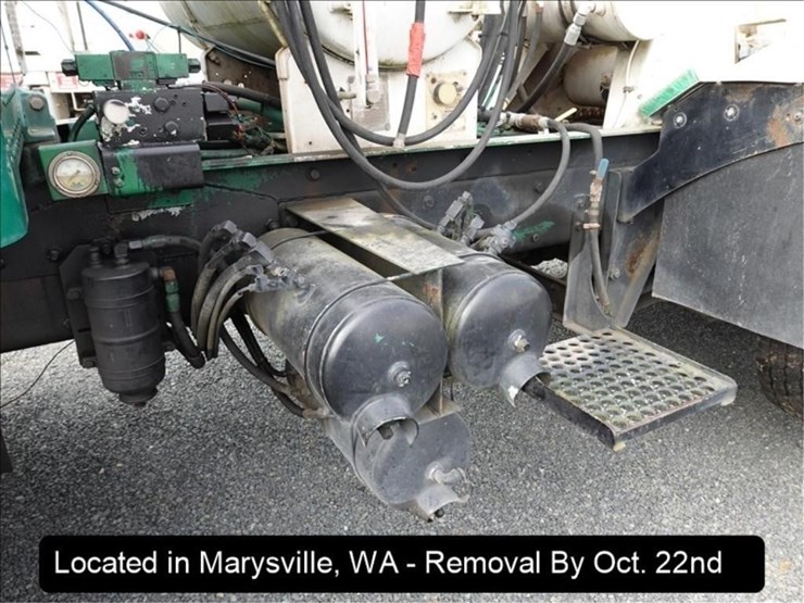 2001-peterbilt-357-image-36