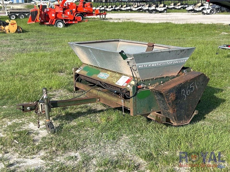 2010-turfco-mete-r-matic-iii-pull-behind-top-dresser-image-1