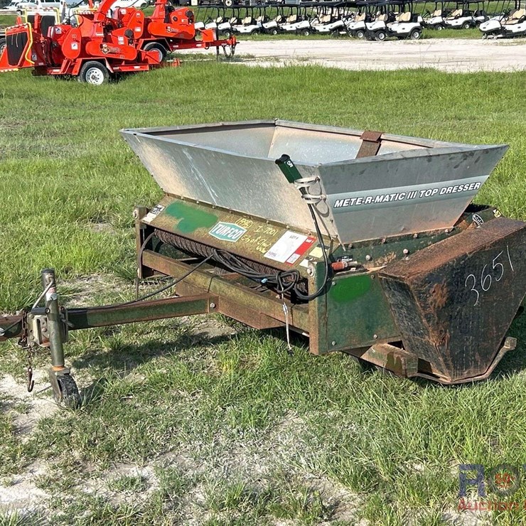 2010 Turfco Mete-R-Matic III Pull-Behind Top Dresser