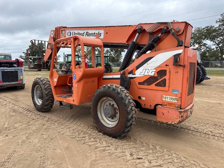 2013-jlg-8042-telescopic-forklift-image-2