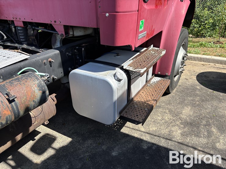 2006-freightliner-m2-truck-tractor-image-14