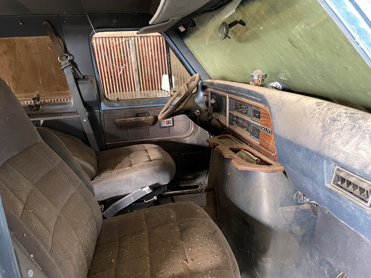 #4481-•-1991-ford-econoline-van-(title-in-delay)-image-8