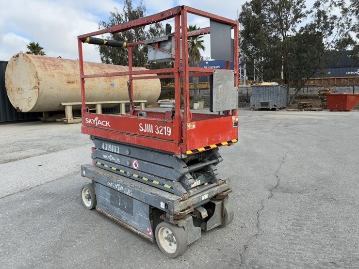 skyjack-sj-3219-scissor-lift-image-2