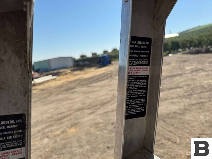 10'-aluminum-orchard-ladders-image-11