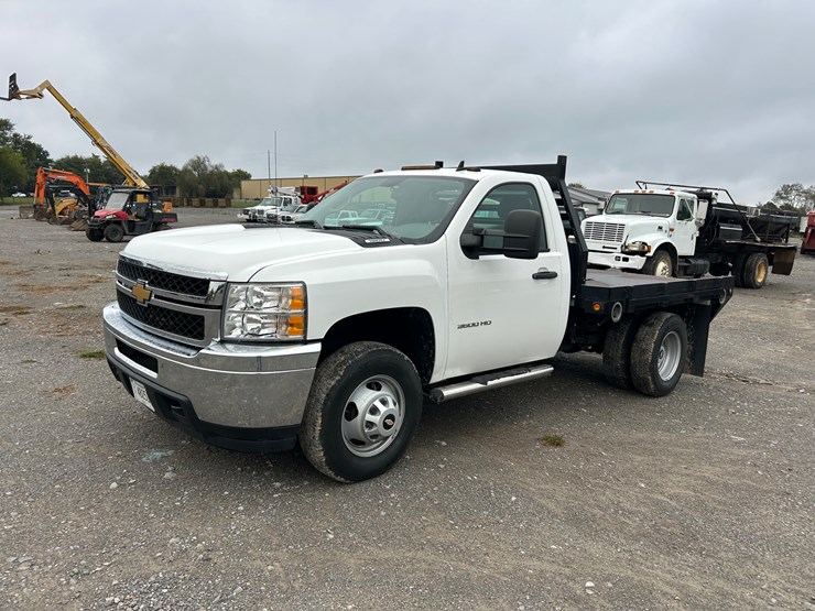 2013-chevrolet-3500-image-1