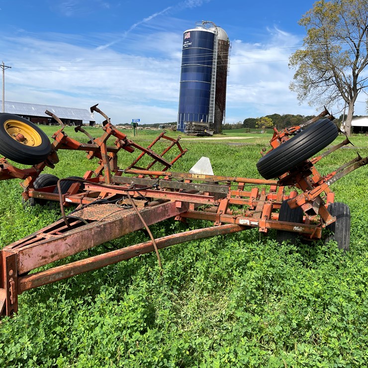 #4467 • Fox Brady 18' Digger