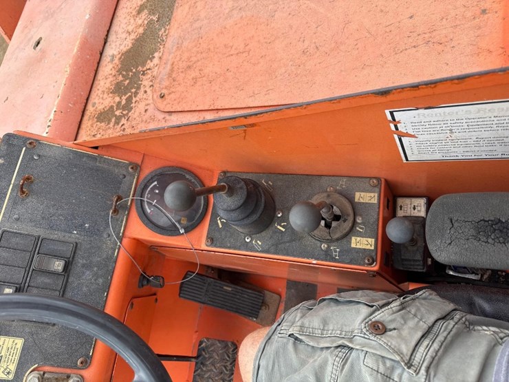 2013-jlg-8042-telescopic-forklift-image-16