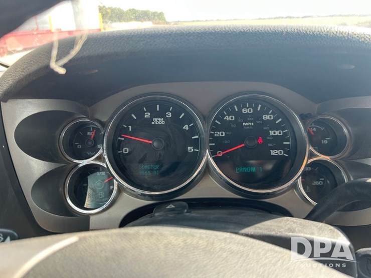 2012-chevrolet-2500hd-image-24