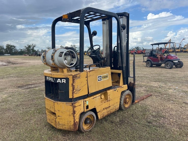 caterpillar-t30d-warehouse-forklift-image-5