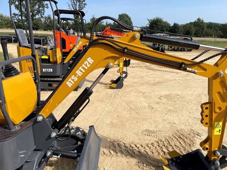 #203-•-new-rt12r-mini-excavator-image-17