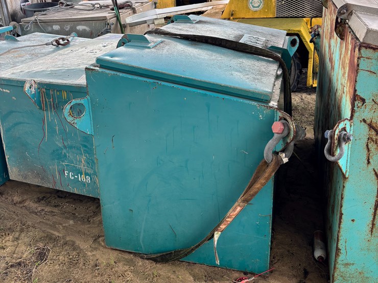 #140-•-laydown-aluminum-toolbox-image-1