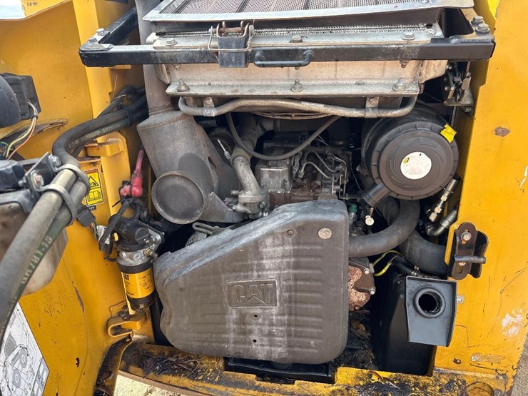 2012-caterpillar-246c-image-14