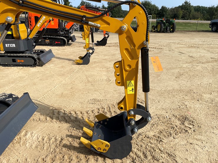 #203-•-new-rt12r-mini-excavator-image-16