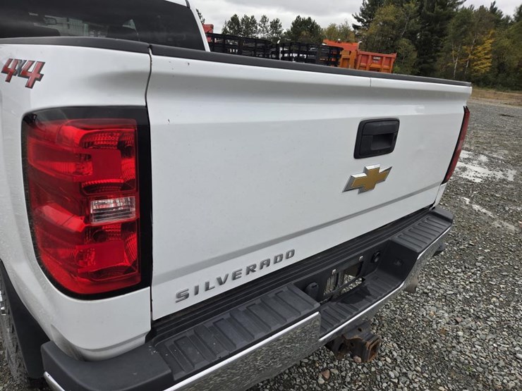 2018-chevrolet-2500-image-23