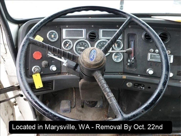 1990-ford-l9000-image-11
