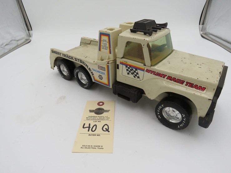 nylint-race-team-short-track-stocker-truck-image-2