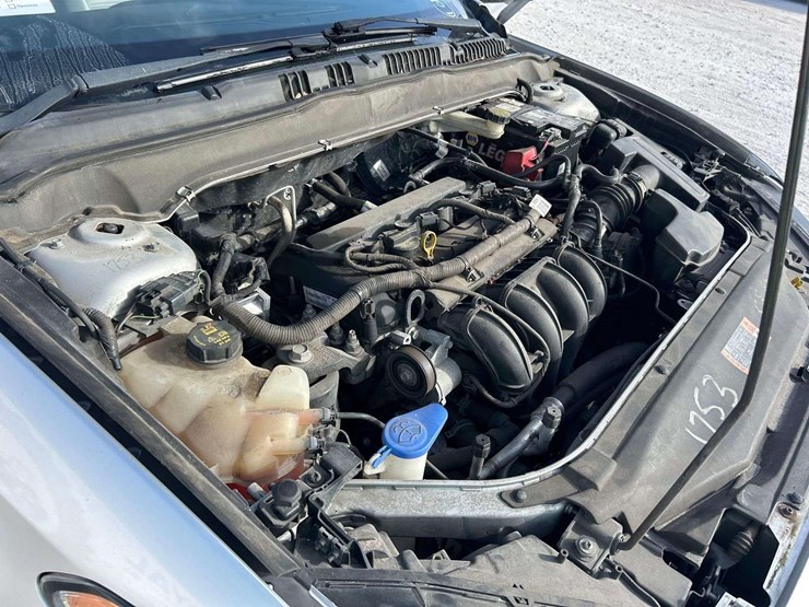 2015-ford-fusion-s-sedan-image-9