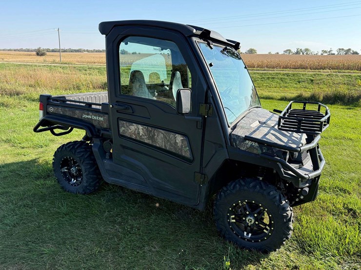 2021-john-deere-gator-image-5