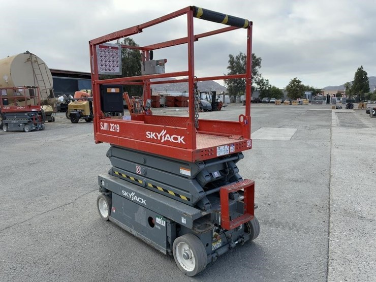 skyjack-sj-3219-scissor-lift-image-4